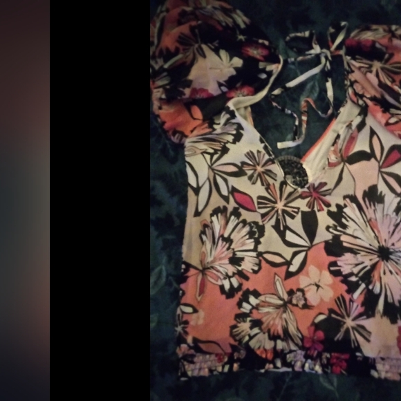 Bebe - Picture 9 of 14